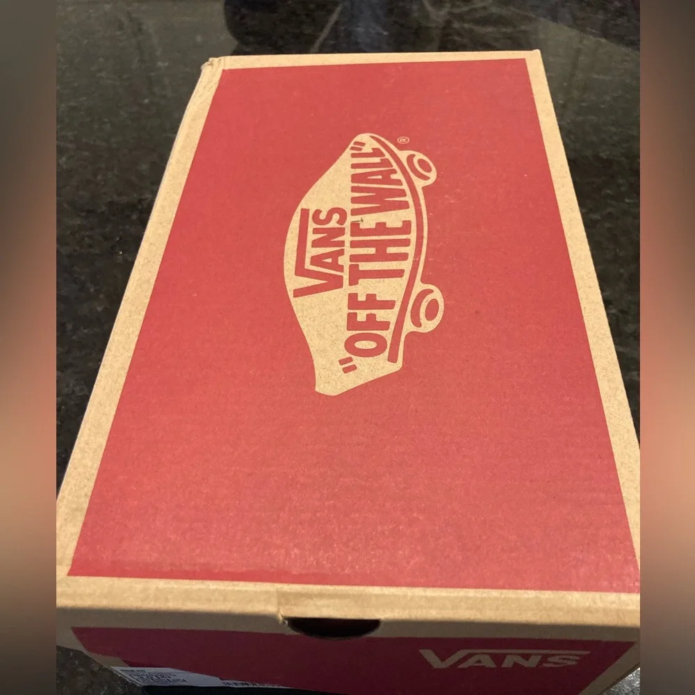 VANS - Picture 2 of 7